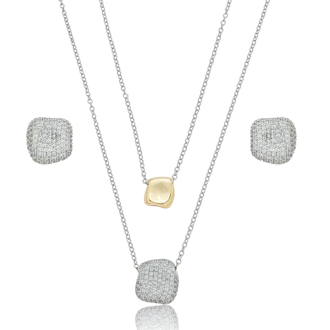Conjunto Duplo Banho Cravejado com colar em duas alturas, detalhe dourado e brincos com zircônias em fundo branco